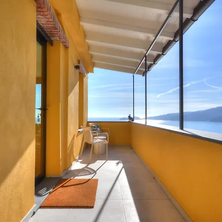 Апартаменты Penthouse Marina Di Bardi - Attico Con Vista Mozzafiato Su Portofino E Terrazza Privata Дзоальи